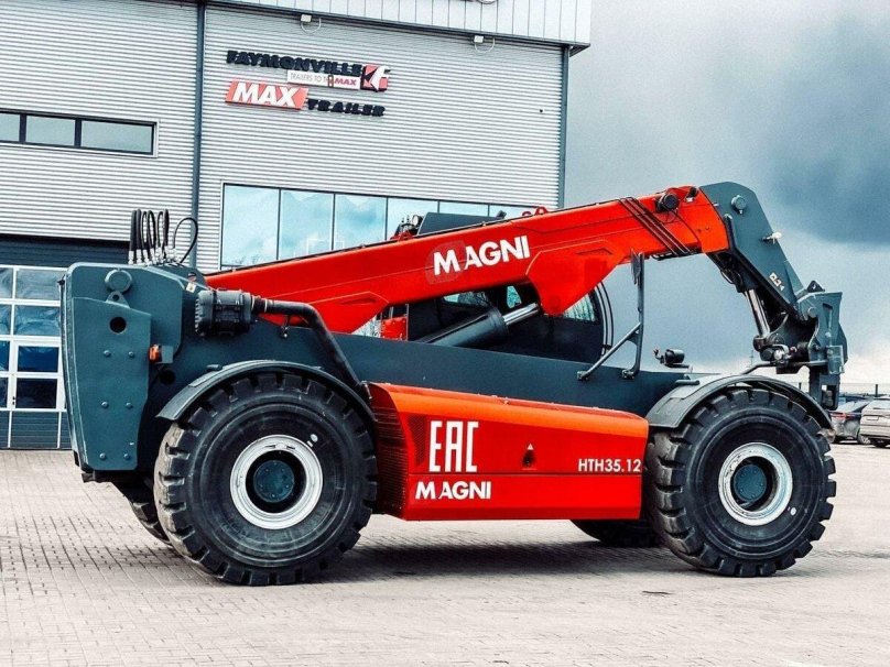 Телескопический погрузчик Magni
