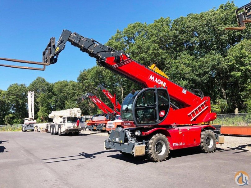 Телескопический погрузчик Magni RTH 5.21