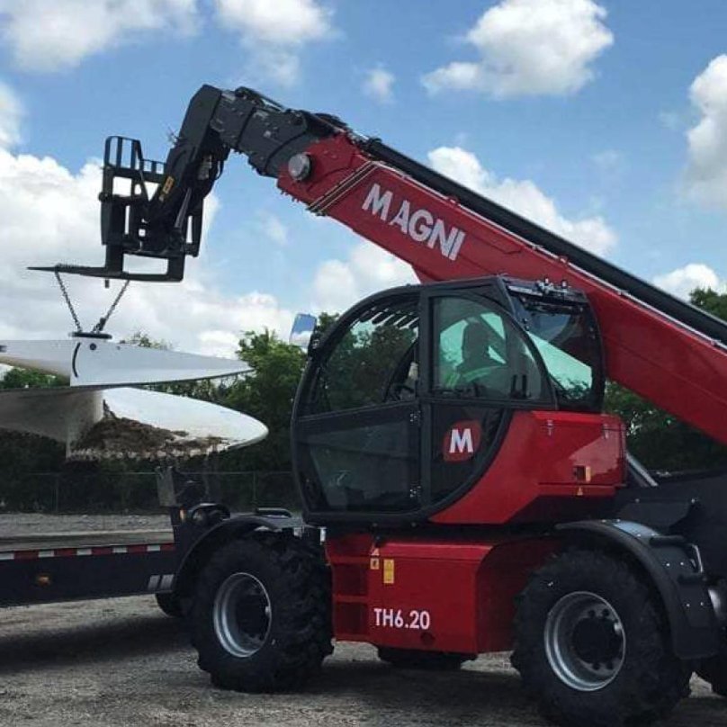 Телескопический погрузчик Magni RTH 5.21
