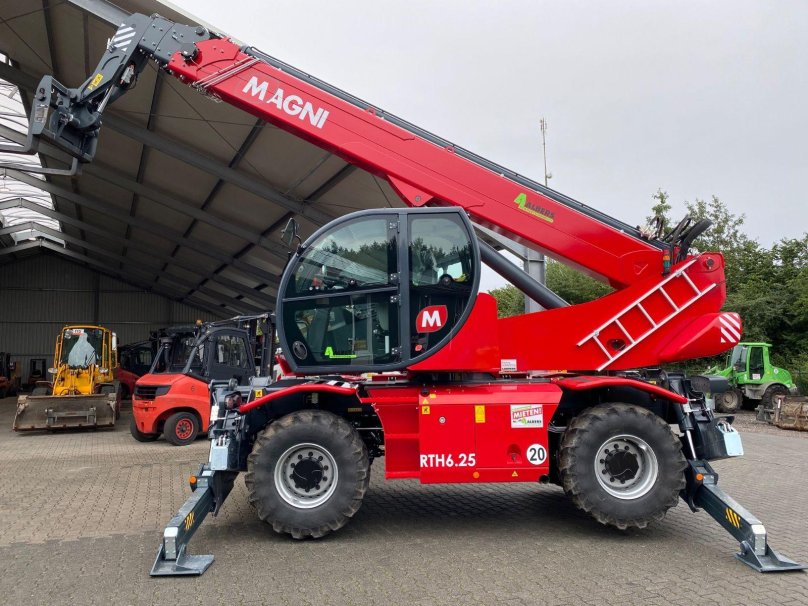 Телескопический погрузчик Magni RTH 5.21