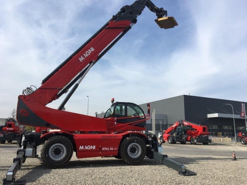 Телескопический погрузчик Magni
