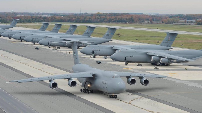 C5 Galaxy самолет