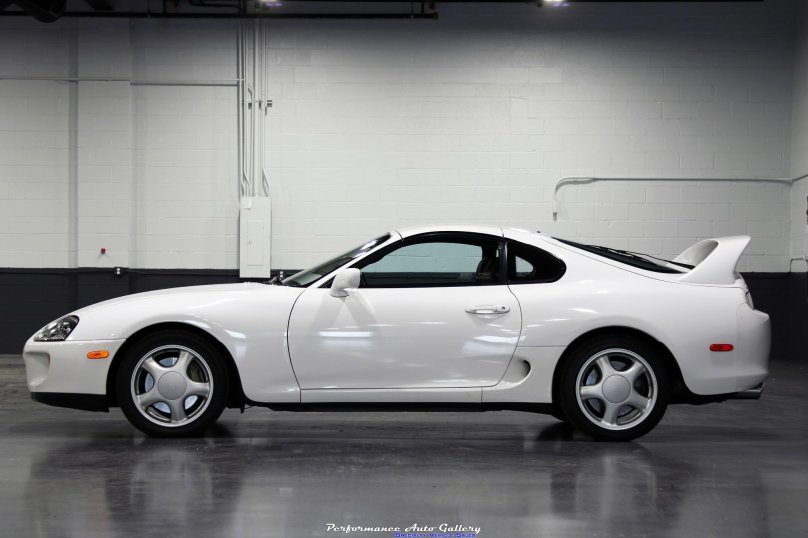 Тойота Супра а80 белая