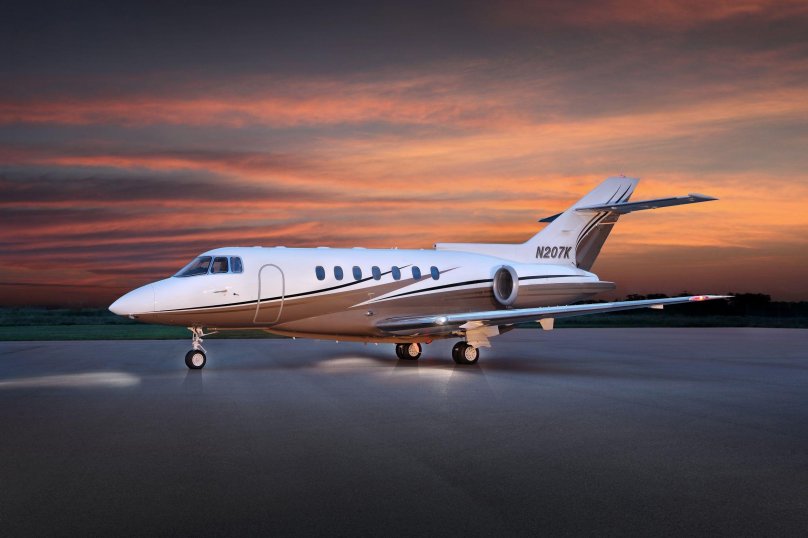 Hawker 800 самолет