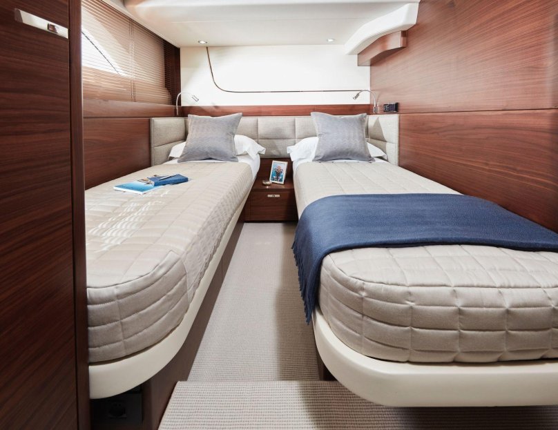 Яхта принцесса 70