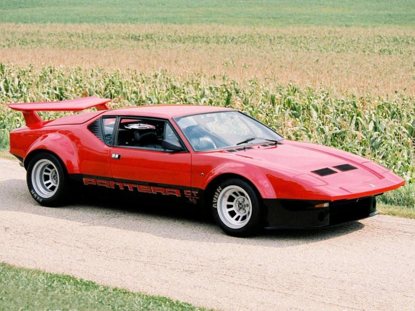 Машина de Tomaso Pantera