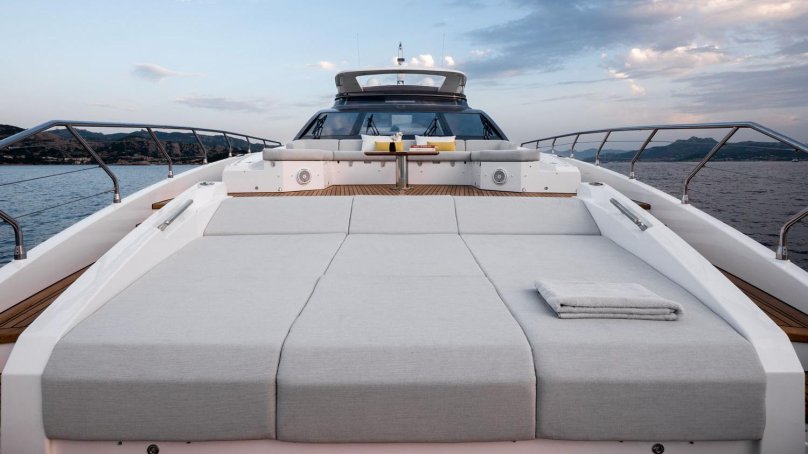 Яхта Азимут Гранде 27