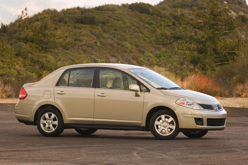 Nissan Versa 2006
