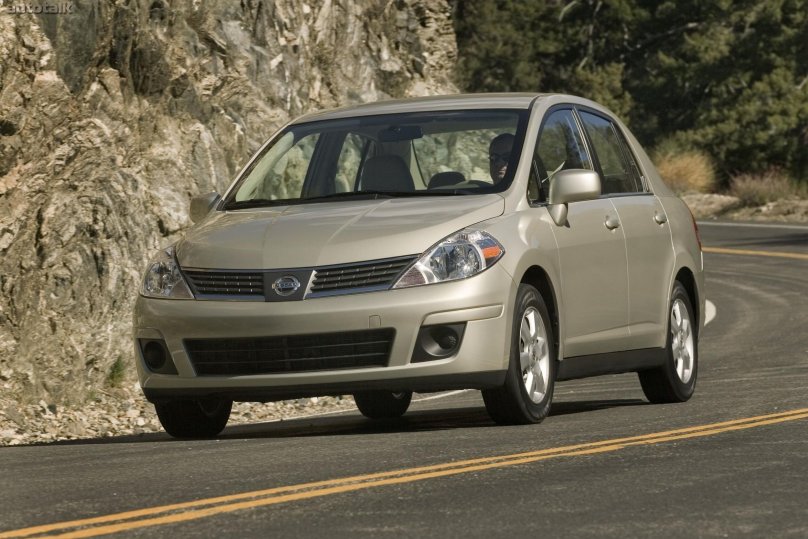 Nissan Versa 2006