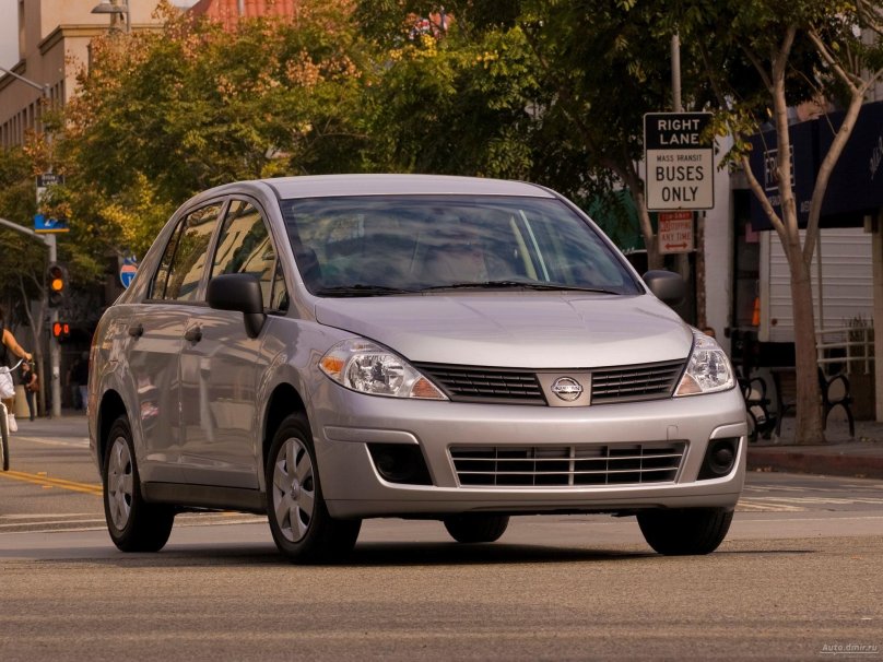 Nissan Versa 2006