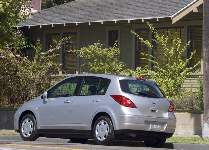 Ниссан Тиида 2007 хэтчбек