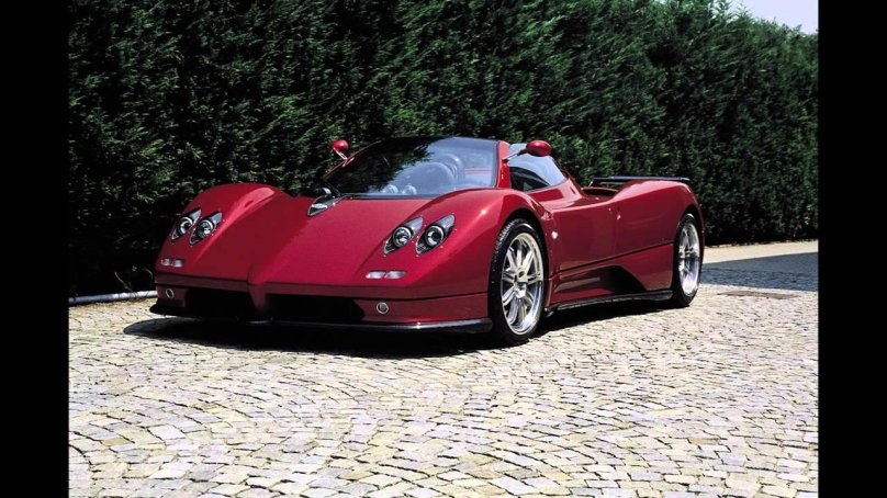 Пагани зонда красная