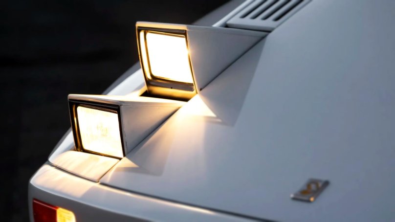 Cizeta v16t Quad Headlights popping up