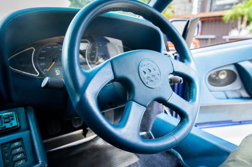 Cizeta v16t салон