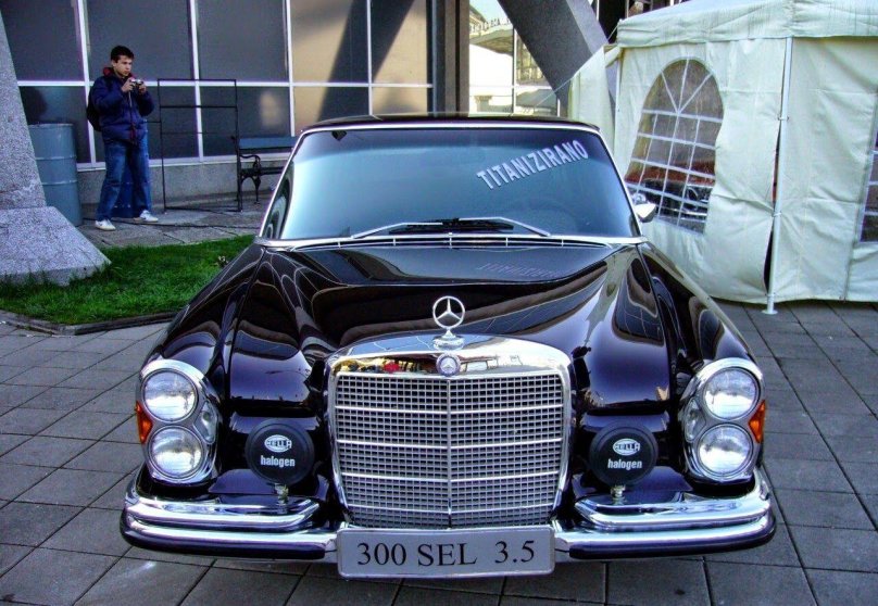 Mercedes Benz w109 300 sel