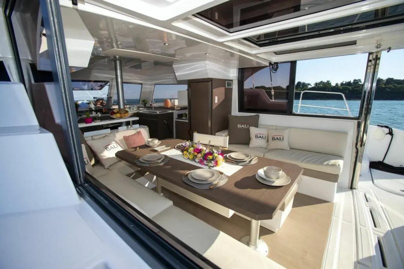 Бали катспейс катамаран