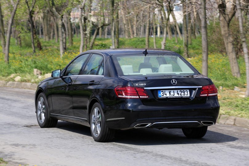 Мерседес Бенц е 180