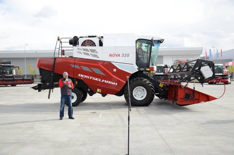 Комбайн Ростсельмаш Нова 340