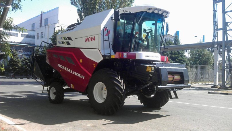 Комбайн Ростсельмаш Нова 340