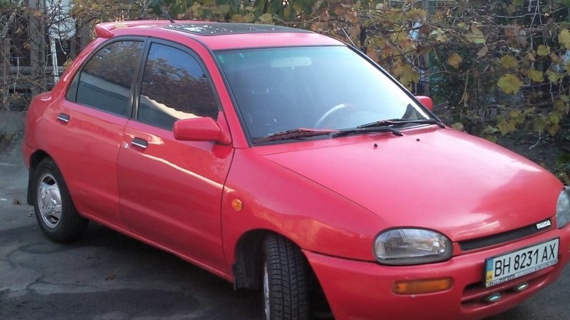 Мазда 121 1.3 2001