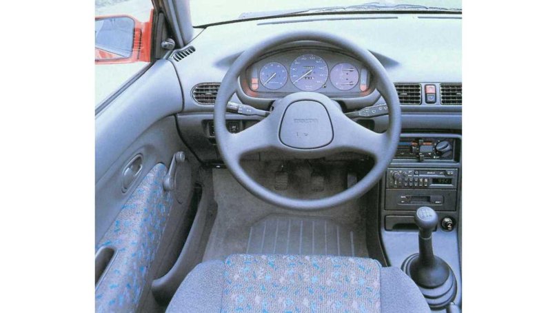 Мазда 121 салон