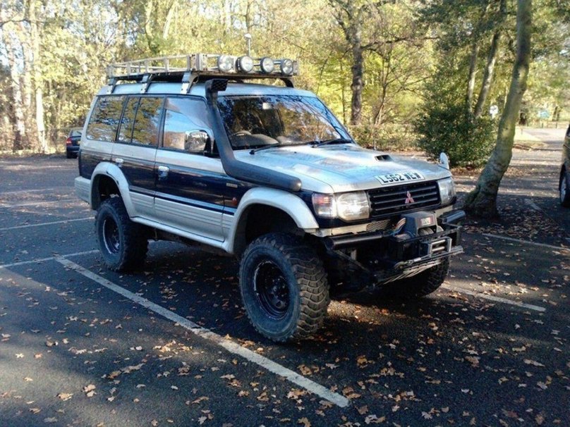 Mitsubishi Pajero оффроуд