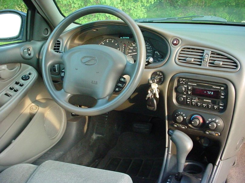 Oldsmobile Alero, 2002