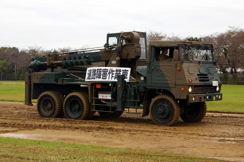 Исузу военный грузовик