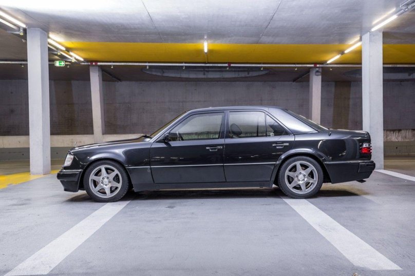 Mercedes Benz 124 AMG