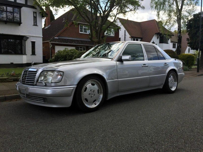 Мерседес 124 AMG