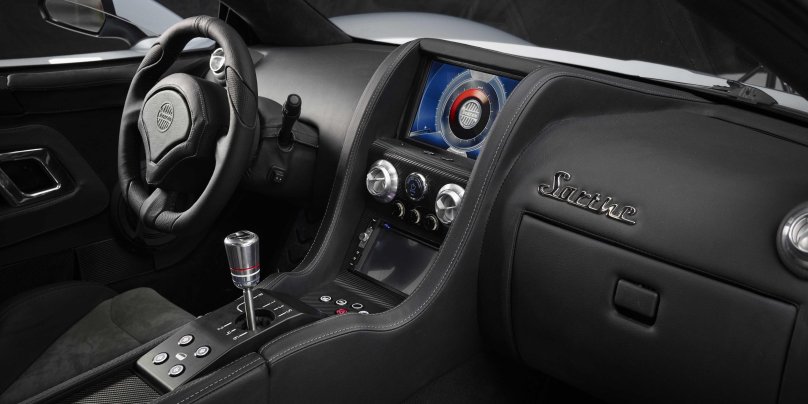 Салон спорткара