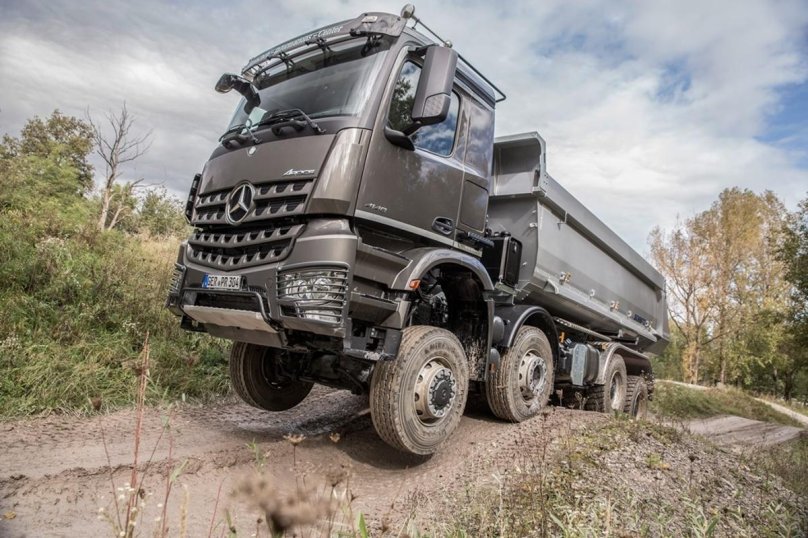 Mercedes Arocs 8x8 тягач