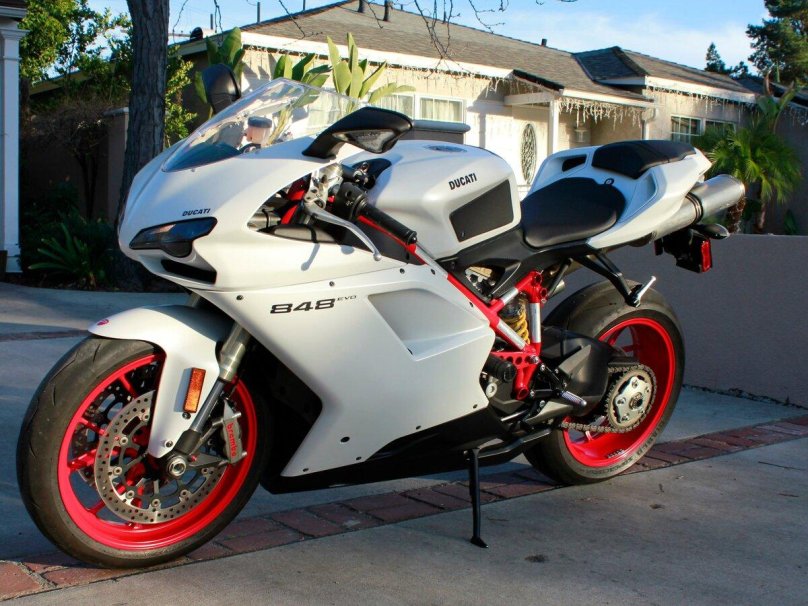 Ducati 848