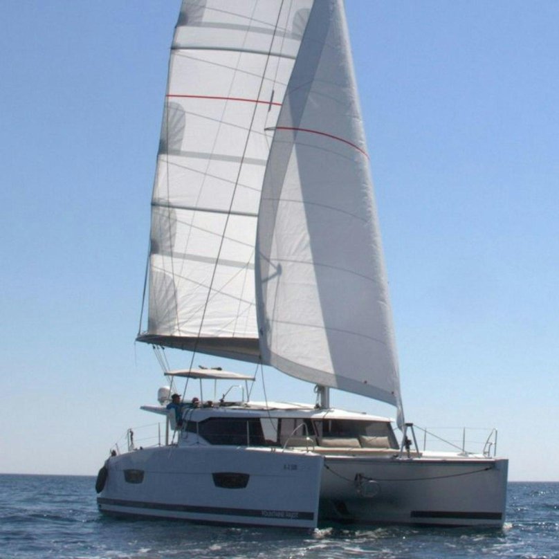 Люсия 40 катамаран