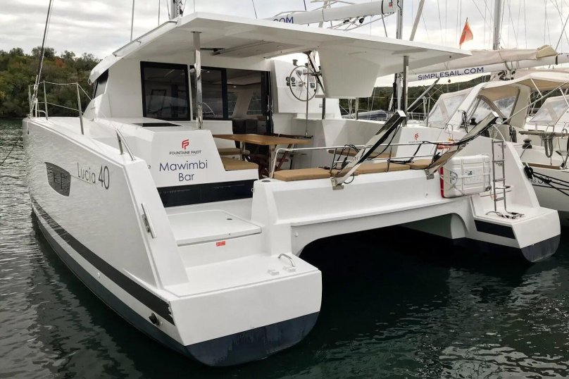 Катамаран Fountaine Pajot 40