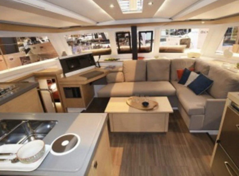 Катамаран Lucia 40