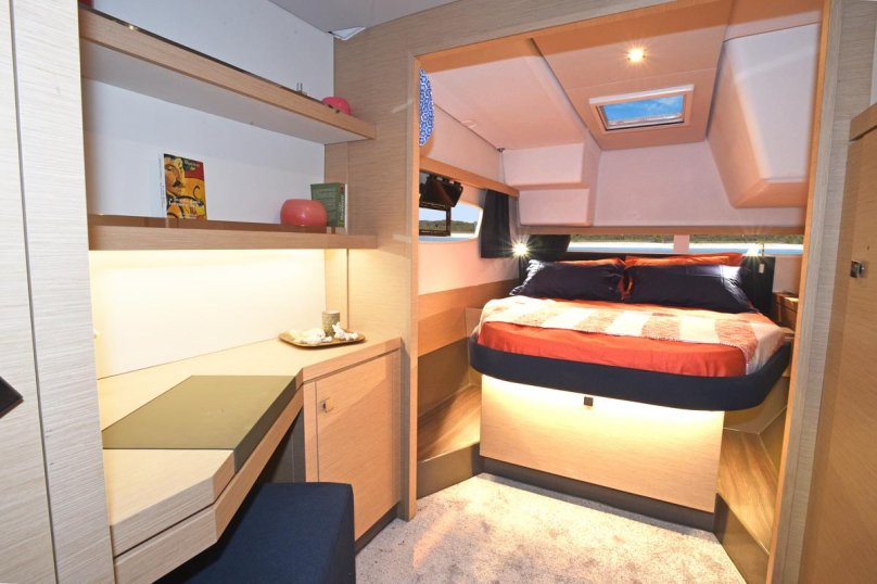 Isla 40 Fountaine Pajot каюты