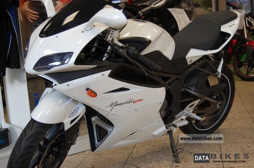 Спортбайк Megelli 125 r