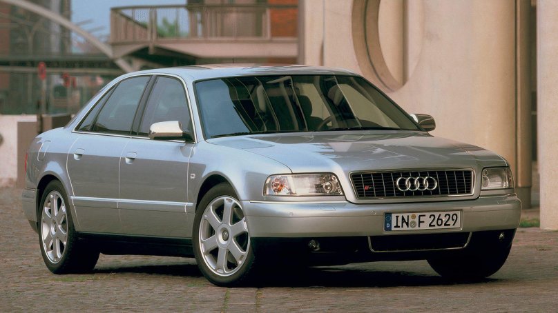 Audi s8 d2 2000
