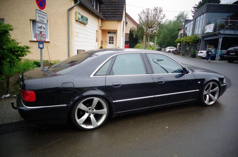 Audi s8 d2 Black