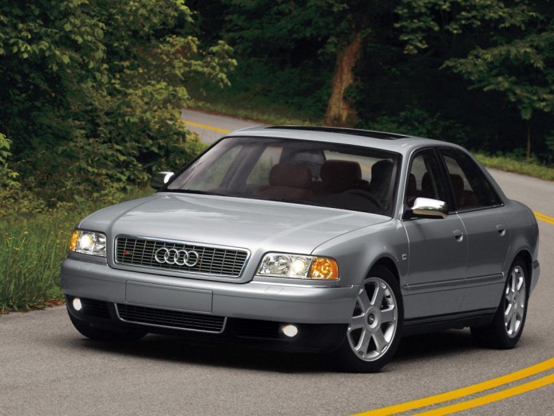 Audi s8 d2 1996