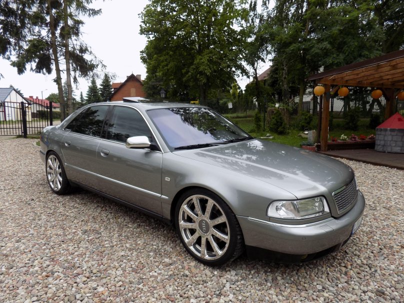 Audi s8 d2 2002