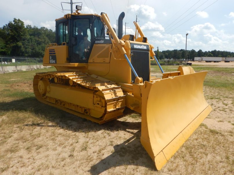 Бульдозер Komatsu d65ex-16