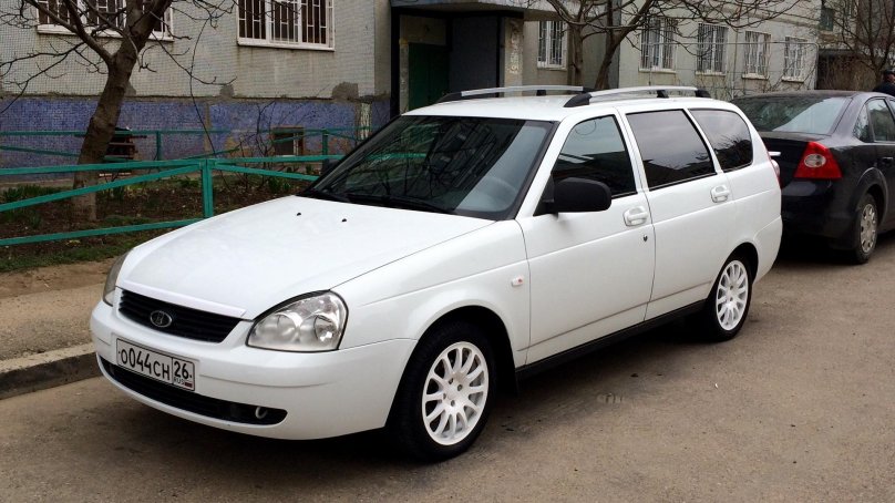 Lada Priora универсал белый