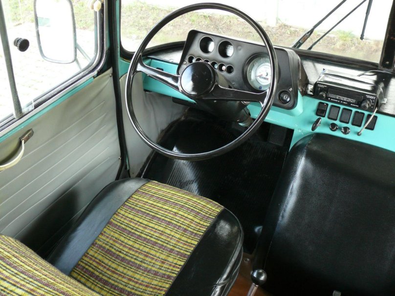 Микроавтобус Нисса 522