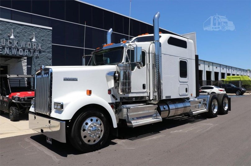 Kenworth w900 Studio Sleeper