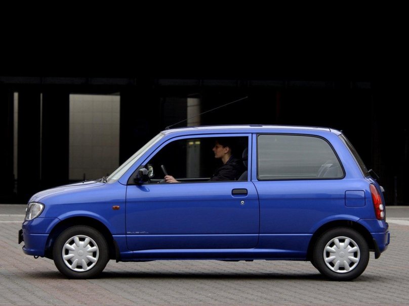 Daihatsu Mira 1