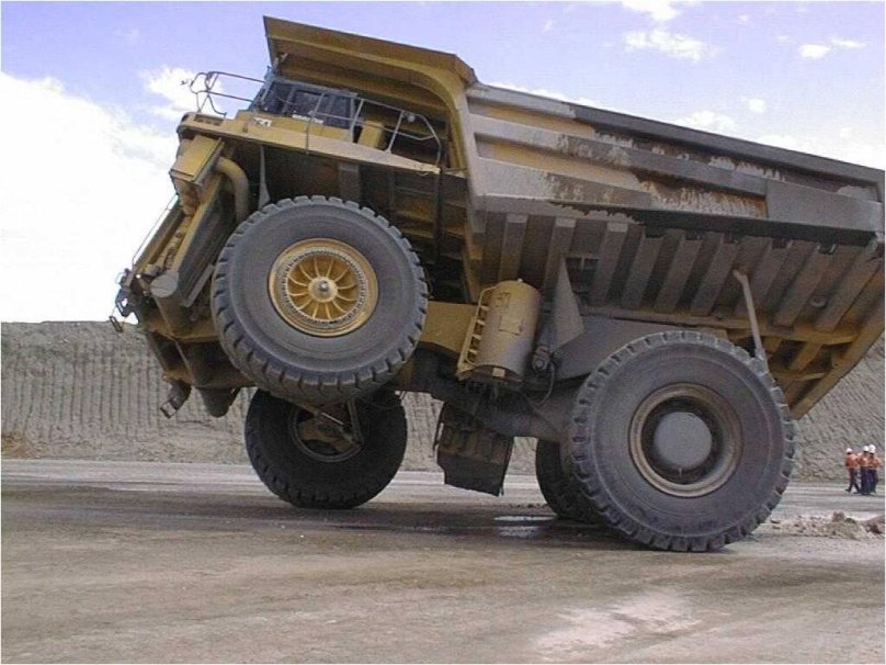 БЕЛАЗ 75710 vs Caterpillar 797b