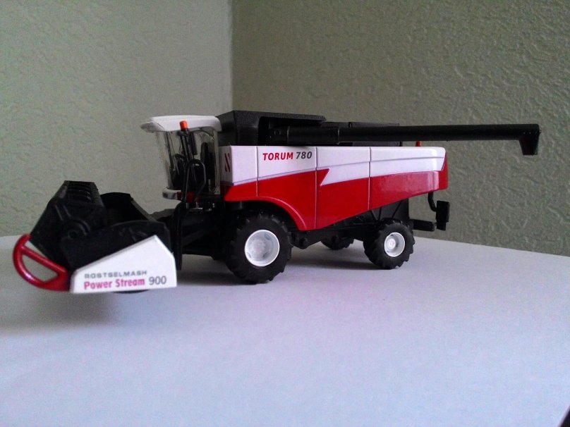 Комбайн Ростсельмаш 780