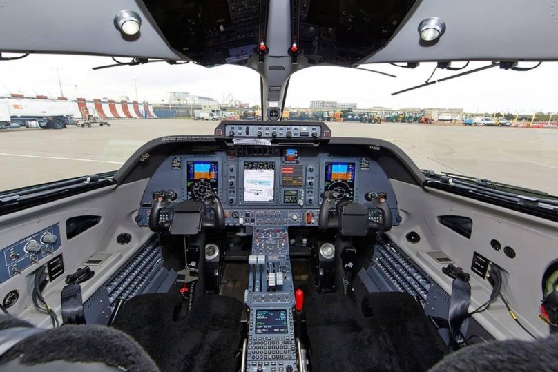 Piaggio p.180 Avanti кабина